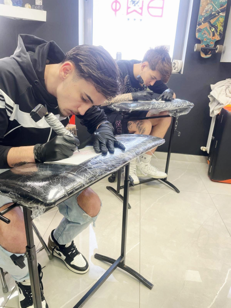 Practica in cadrul cursului de tatuator 